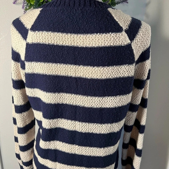 Wallace, M , Long sleeve crewneck navy blue & cream crochet knit sweater. L=24” - Picture 4 of 6